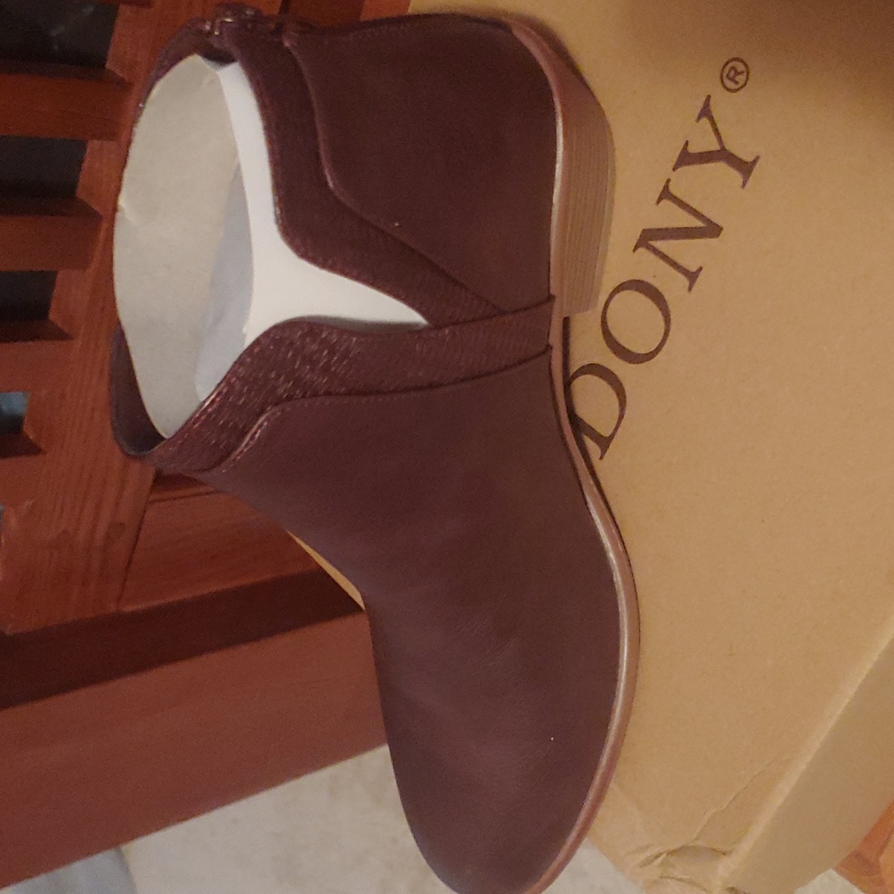 Ankle booties. Zipper in back for easy on and off. Brown smooth faux le